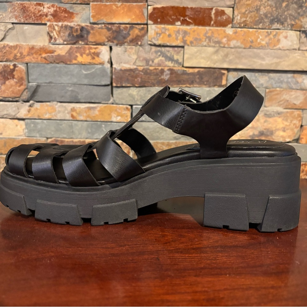 New Wild Pair Black Chunky Platform Sandals